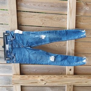 🏵️ Free People Distressed Skinny Jeans NWT 🏵️